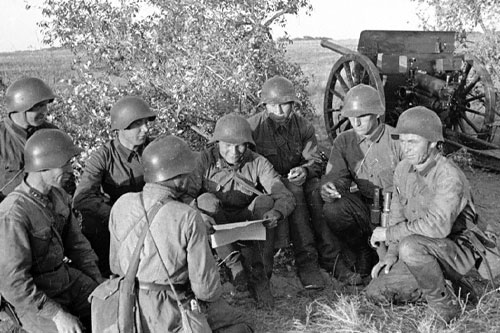 WWIIBattle Group of WWII soldiers sitting in a group